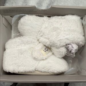 UGG Cream Fuzzy Infant Booties Size 0/1